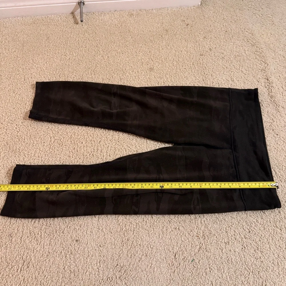 lululemon athletica Cropped Black Camo Leggings - Picture 4 of 7